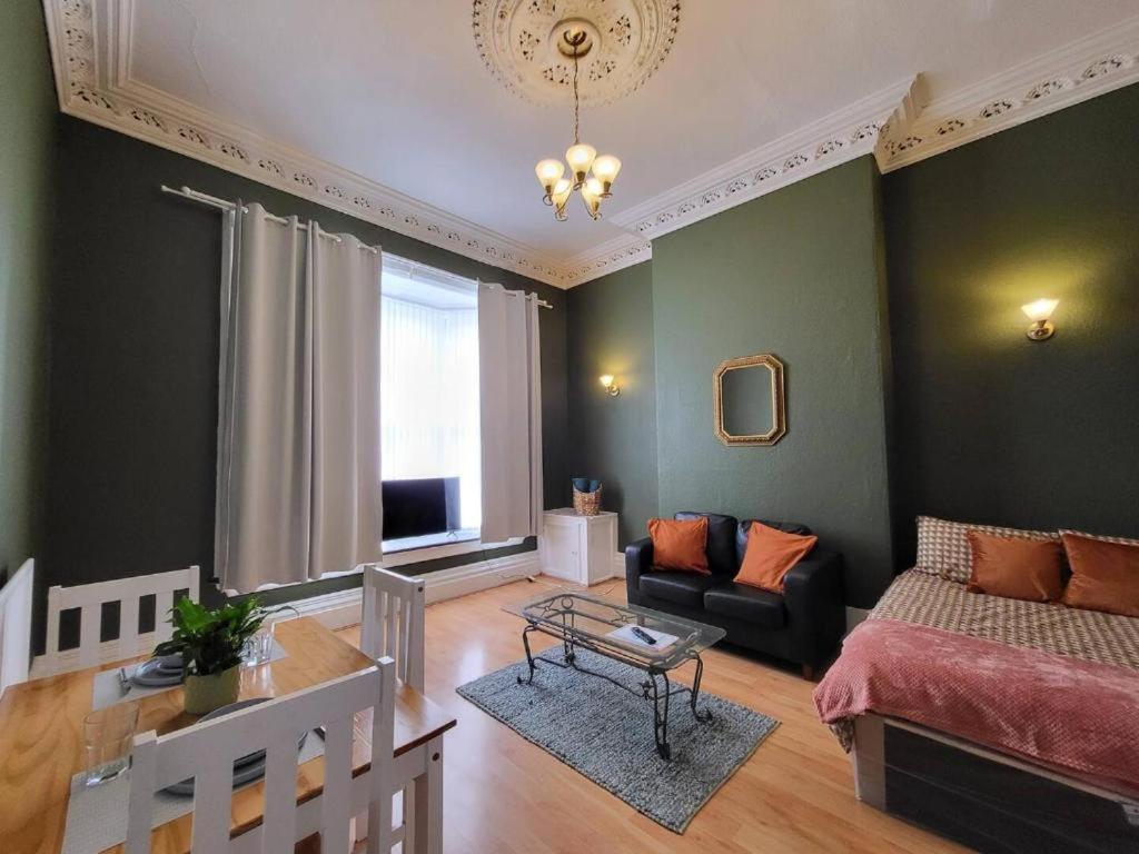 Digbeth City Centre Apartment Sleeps 12 Opposite Coach Station 伯明翰 外观 照片